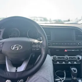 Hyundai Elantra 2019