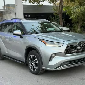 Toyota Highlander 2021