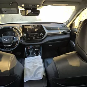 Toyota Highlander 2020