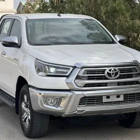 Toyota Hilux 2024