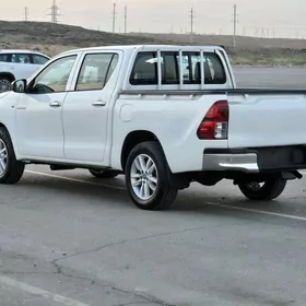 Toyota Hilux 2022