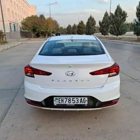 Hyundai Elantra 2020