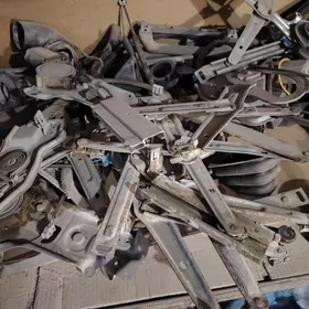 Bmw steklopodyomnik e34