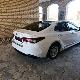 Toyota Camry Hybrid 2020