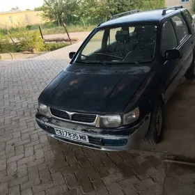 Mitsubishi Chariot 1995
