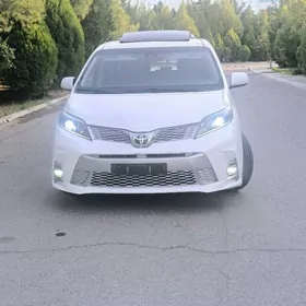 Toyota Sienna 2018
