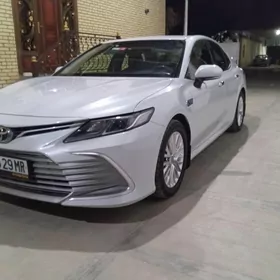 Toyota Camry 2021