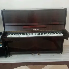 пианино Ласточка