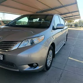 Toyota Sienna 2010