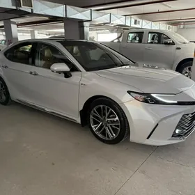 Toyota Camry 2025