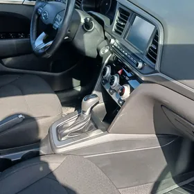Hyundai Elantra 2020