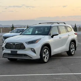 Toyota Highlander 2021