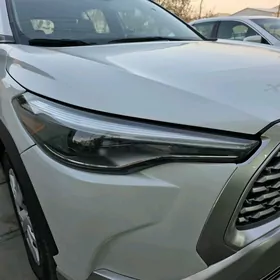 corolla cros xle fara