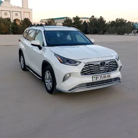 Toyota Highlander 2021