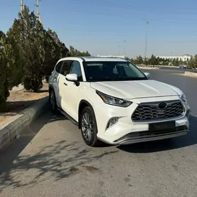 Toyota Highlander 2021