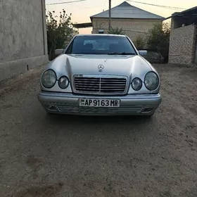Mercedes-Benz E320 1996