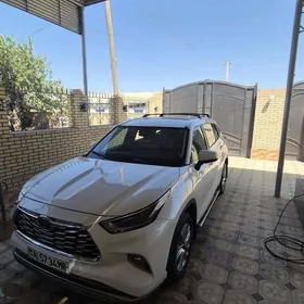 Toyota Highlander 2021