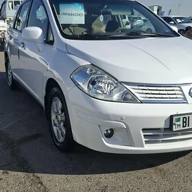 Nissan Tiida 2010