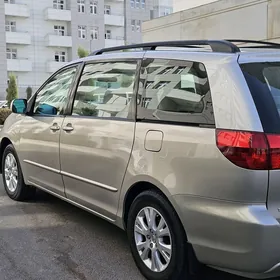 Toyota Sienna 2004