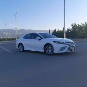Toyota Camry 2021