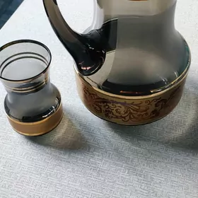 кувшин и шесть стаканов