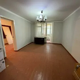 10 мкр 4 ком 2 этаж 