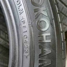 Yokohama  215 55 17 23Ý