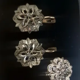 Gyzyl gulakhalka ýüzik