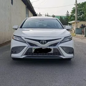 Toyota Camry 2020