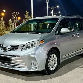 Toyota Sienna 2020