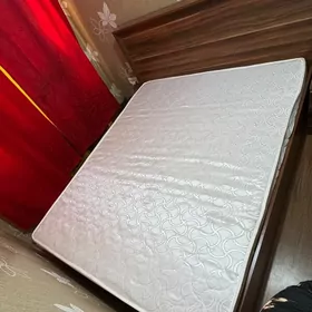 кровать двухспальная