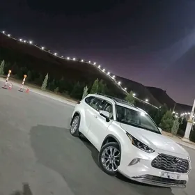 Toyota Highlander 2021