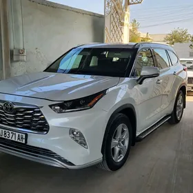 Toyota Highlander 2021