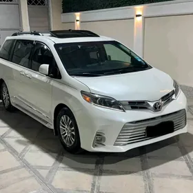 Toyota Sienna 2016