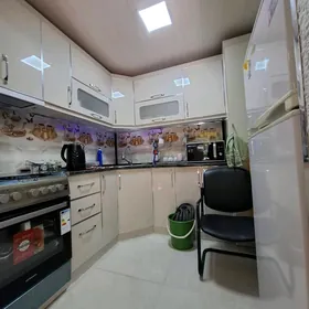 11мкр 1эт 2ком с двором️