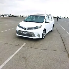 Toyota Sienna 2018