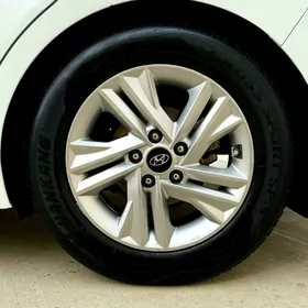 Hyundai Elantra 2020