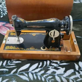 Швейная машинка