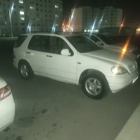 Mercedes-Benz ML350 2001