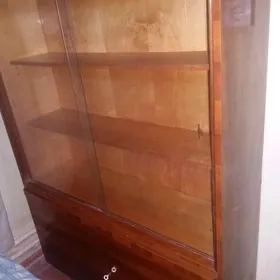 Книжный шкаф