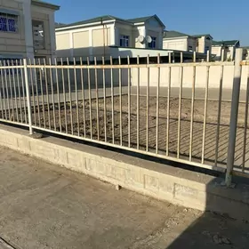 железный забор