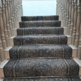 Lestnissa haly goyup beryas