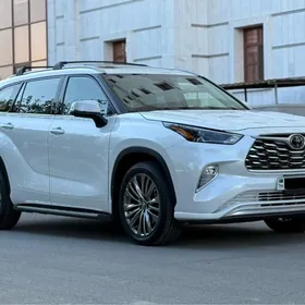 Toyota Highlander 2022