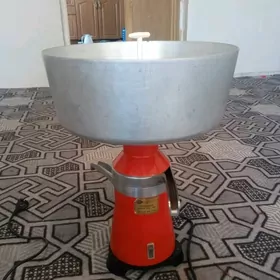 gaýmak çykarýan aparat