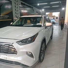 Toyota Highlander 2021