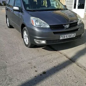 Toyota Sienna 2004