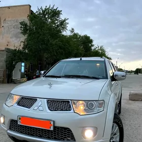 Mitsubishi Montero Sport 2013