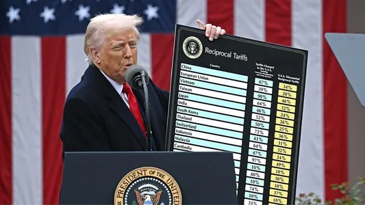 Трамп пообещал выплатить всем американцам по $2000 из доходов от пошлин