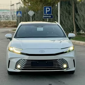 Toyota Camry 2025
