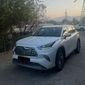 Toyota Highlander 2021